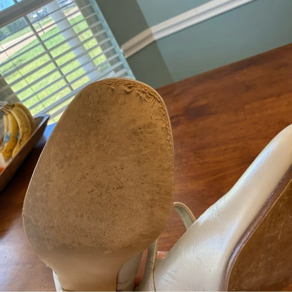 Vintage 90s Mollie Munro Cream Mary Jane Low Heel Shoes Gold Buckle size 1.5